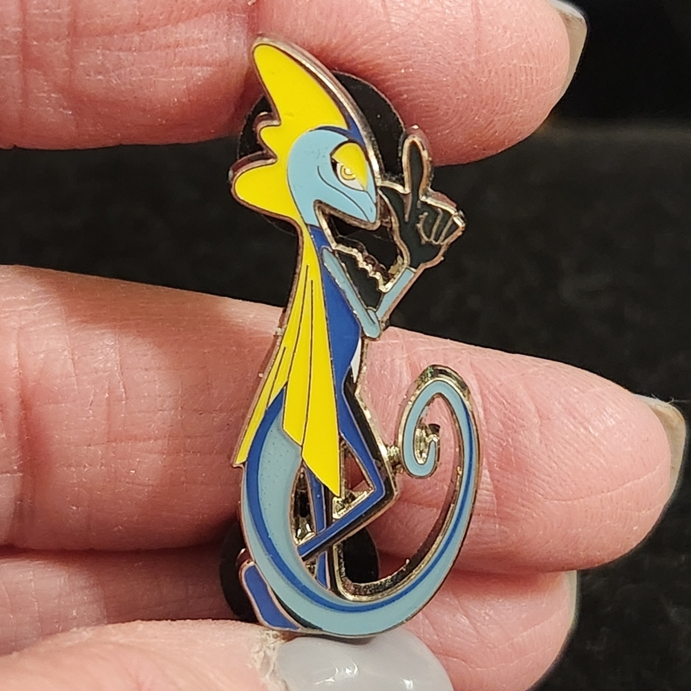 Inteleon Lapel Pin Official Pokemon Character - Picture 2 of 4